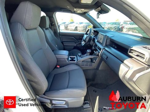 Certified 2025 Toyota 4Runner SR5 AWD/4WD image 16