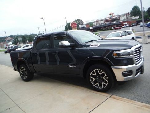 Used 2026 RAM 1500 Laramie AWD/4WD image 12