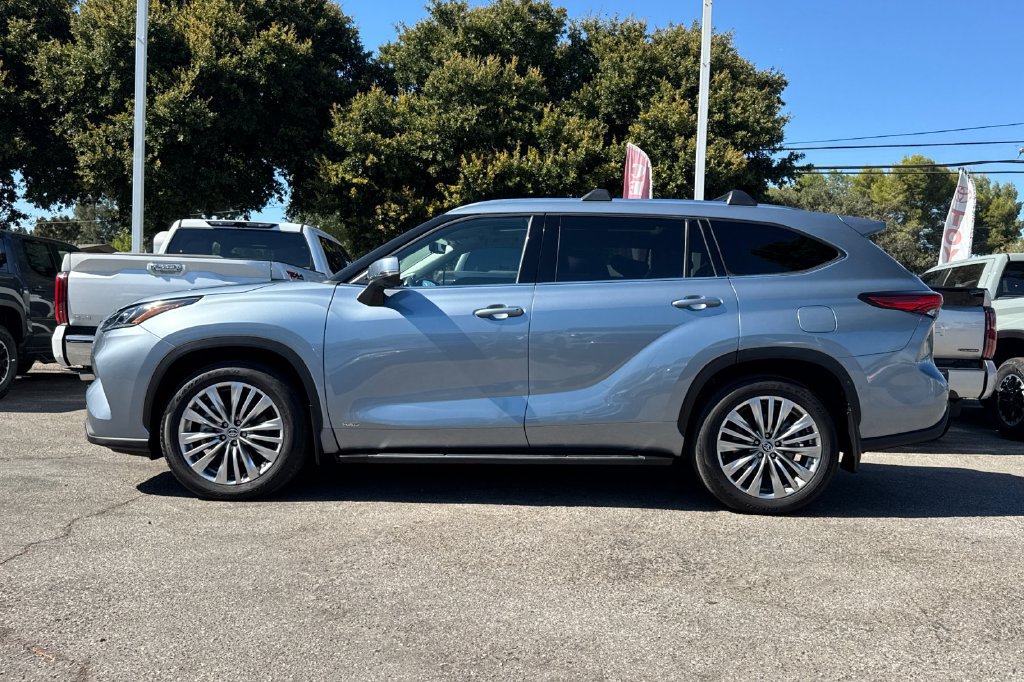 Used 2023 Toyota Highlander Platinum AWD/4WD image 6