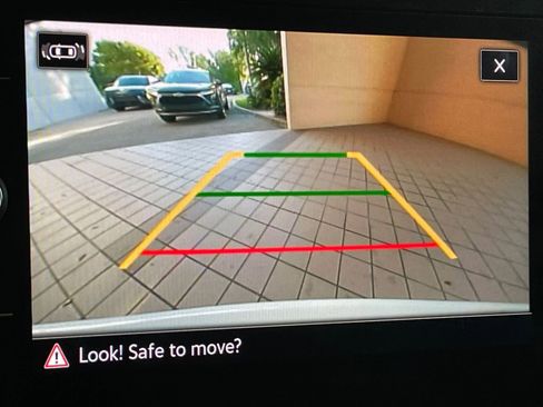 Used 2025 Volkswagen Taos SE image 17