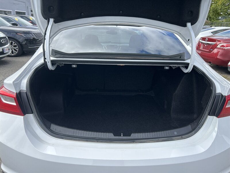 Used 2018 Chevrolet Malibu LT FWD image 8