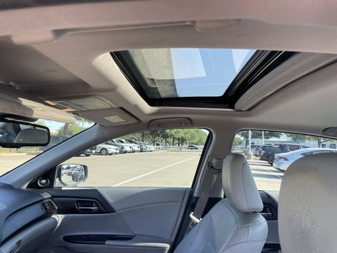 Used 2015 Honda Accord Touring image 24