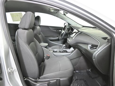 Used 2017 Chevrolet Malibu LT image 13