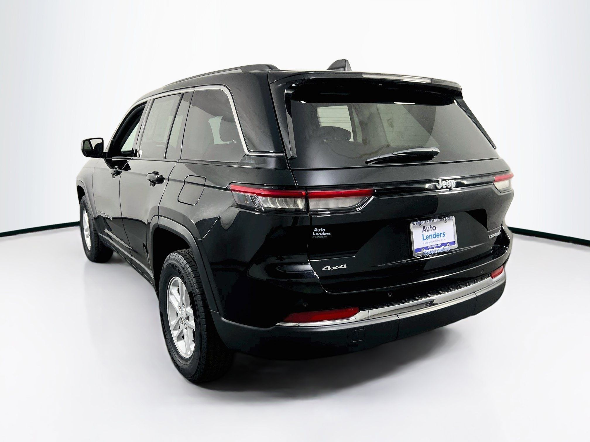 Used 2023 Jeep Grand Cherokee Laredo w/ Luxury Tech Group I AWD/4WD image 7