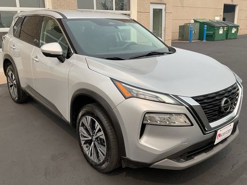 Used 2021 Nissan Rogue SV AWD/4WD image 3