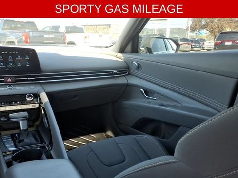 Used 2024 Hyundai Elantra SEL w/ Convenience Package FWD image 13