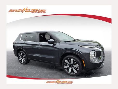 Used 2025 Mitsubishi Outlander SE AWD/4WD image 1
