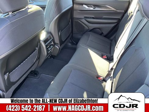 New 2025 Jeep Grand Cherokee Laredo image 17