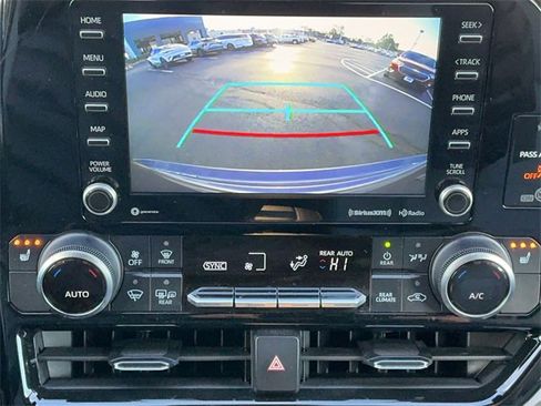 Used 2021 Toyota Highlander XLE image 23