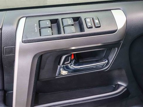 Used 2018 Toyota 4Runner SR5 image 21