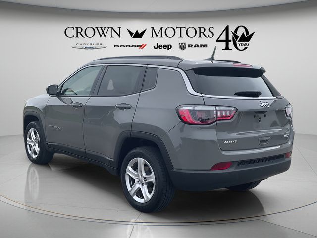 Used 2023 Jeep Compass Latitude w/ Sun and Sound Group AWD/4WD image 7