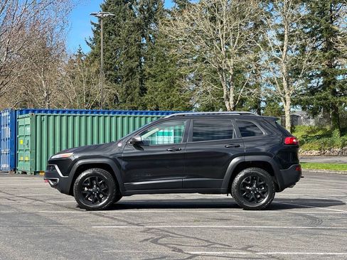 Used 2015 Jeep Cherokee Trailhawk w/ Leather Interior Group AWD/4WD image 2