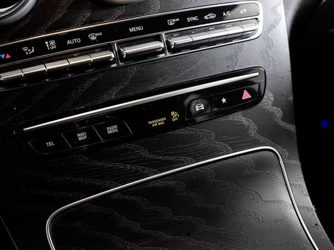 Used 2022 Mercedes-Benz GLC 300 w/ AMG Line image 23