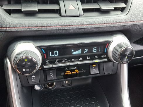 Used 2024 Toyota RAV4 SE w/ Weather & Moonroof Package AWD/4WD image 16