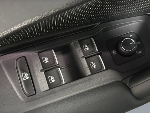 New 2026 Volkswagen Tiguan SE image 15