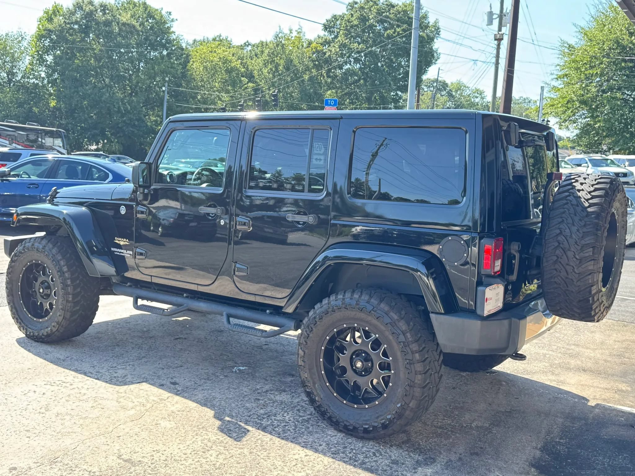 Used 2015 Jeep Wrangler Unlimited Sahara w/ Connectivity Group AWD/4WD image 5