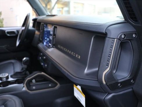 New 2025 Ford Bronco Badlands image 11