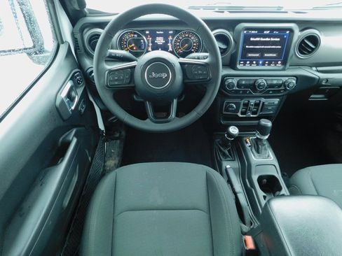 Used 2023 Jeep Gladiator Willys image 3