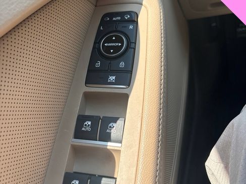 Used 2016 Hyundai Genesis 3.8 RWD image 9