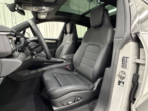 New 2026 Porsche Macan 4 Electric image 31