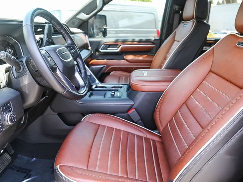 Used 2025 GMC Sierra 2500 Denali Ultimate AWD/4WD image 17