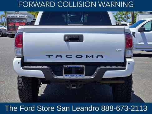 Used 2021 Toyota Tacoma TRD Off-Road w/ Technology Package AWD/4WD image 9