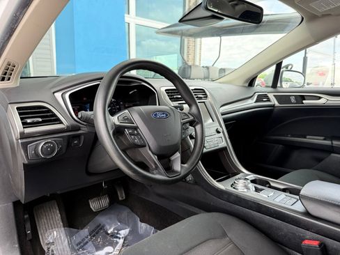 Used 2020 Ford Fusion SE FWD image 12