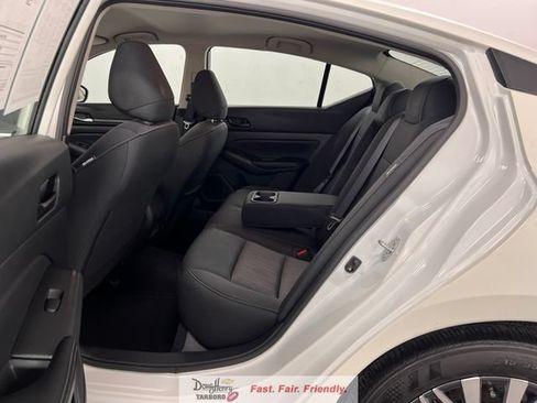 Used 2025 Nissan Altima 2.5 SV FWD image 33