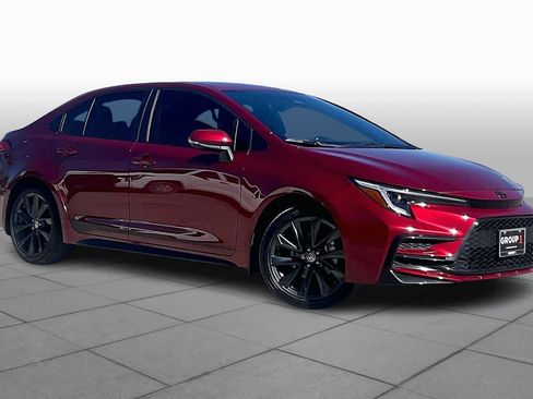 Used 2026 Toyota Corolla SE FWD image 3