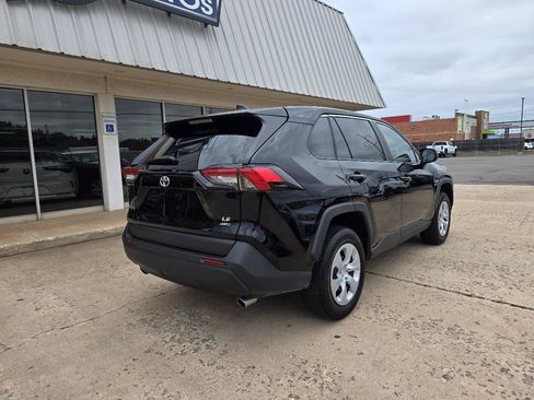 Used 2025 Toyota RAV4 LE AWD/4WD image 8