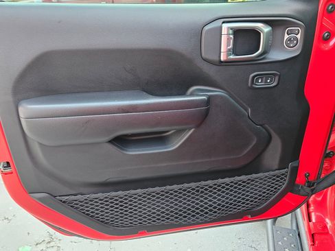 Used 2018 Jeep Wrangler Unlimited Rubicon image 18