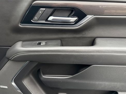 Used 2025 GMC Yukon Elevation image 25