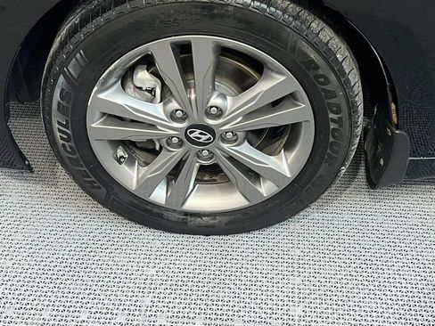 Used 2018 Hyundai Elantra SEL FWD image 9