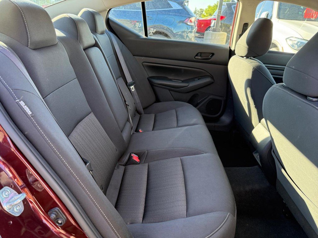 Used 2024 Nissan Altima 2.5 SV FWD image 7