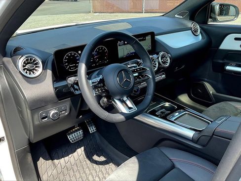 Used 2025 Mercedes-Benz GLA 35 AMG 4MATIC image 11