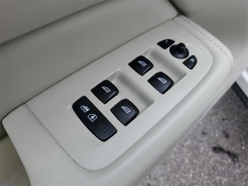 Used 2023 Volvo XC60 B5 Plus w/ Climate Package image 24