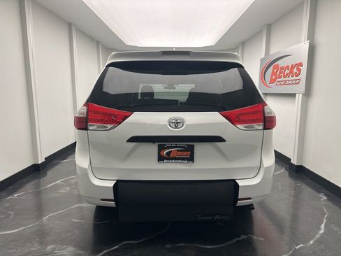 Used 2019 Toyota Sienna L image 25