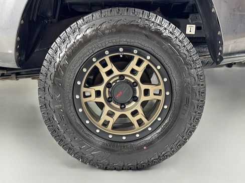 Used 2018 Toyota Tacoma SR RWD image 8