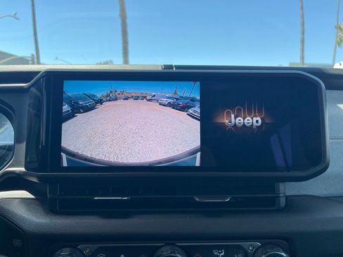Used 2024 Jeep Wrangler Unlimited w/ Convenience Group AWD/4WD image 20