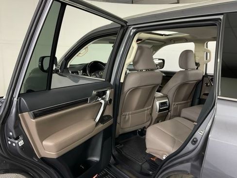 Used 2023 Lexus GX 460 Premium w/ Accessory Package AWD/4WD image 30