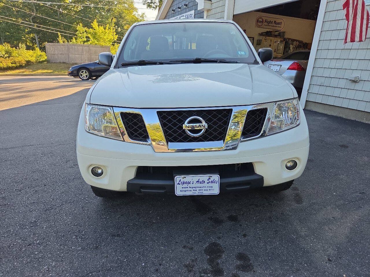 Used 2015 Nissan Frontier SV w/ SV Value Truck Package AWD/4WD image 3