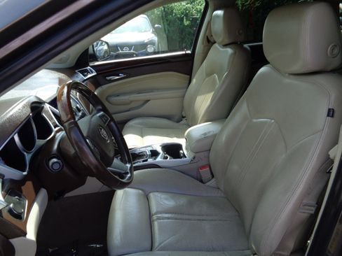 Used 2011 Cadillac SRX Luxury image 16