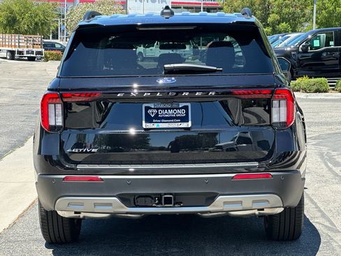 New 2026 Ford Explorer Active w/ Active Comfort Package RWD image 6