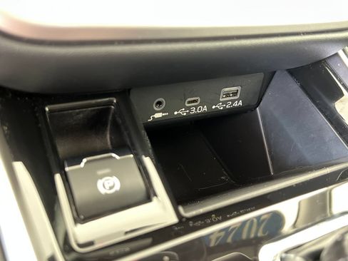 Certified 2024 Subaru Outback Premium AWD/4WD image 31