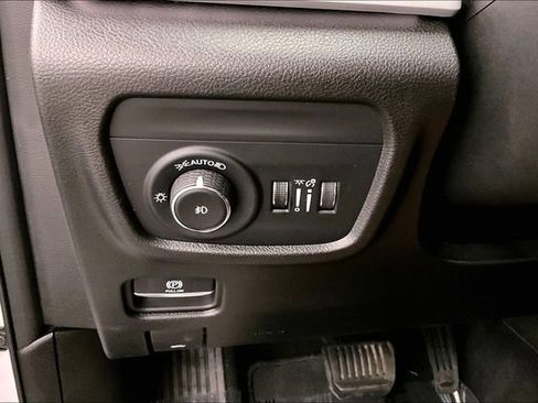 Used 2024 Jeep Grand Cherokee Limited w/ Luxury Tech Group II AWD/4WD image 39