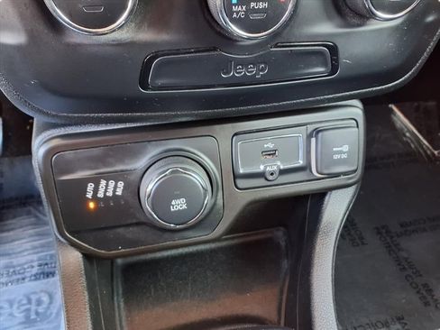 Used 2020 Jeep Renegade Sport image 16
