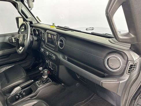 Used 2018 Jeep Wrangler Unlimited Sahara w/ Cold Weather Group AWD/4WD image 33