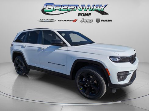 New 2025 Jeep Grand Cherokee Laredo image 2