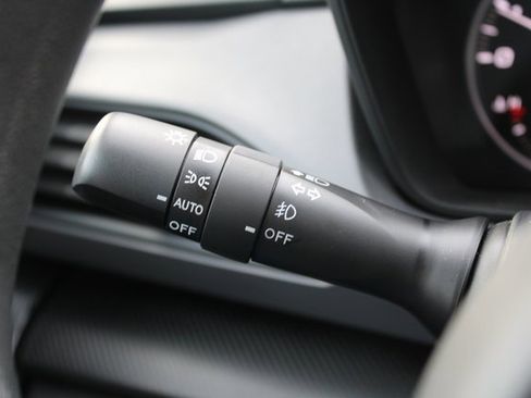 Used 2024 Subaru Crosstrek 2.0i Premium w/ Crosstrek Mirror Package image 30