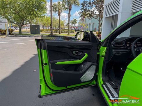 Used 2021 Lamborghini Urus image 24